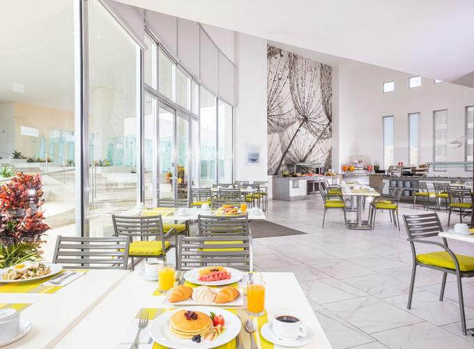 Restaurante Acuamarina  Krystal Urban® Cancún & Beach Club Restaurante Acuamarina  Krystal Urban® Cancún & Beach Club